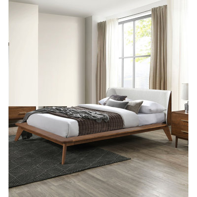 Grand lit plateforme en bois massif de couleur noyer avec tête de lit à oreilles et pieds fuselés, style Mid-Century moderne, lit prêt à accueillir un matelas, tête de lit,