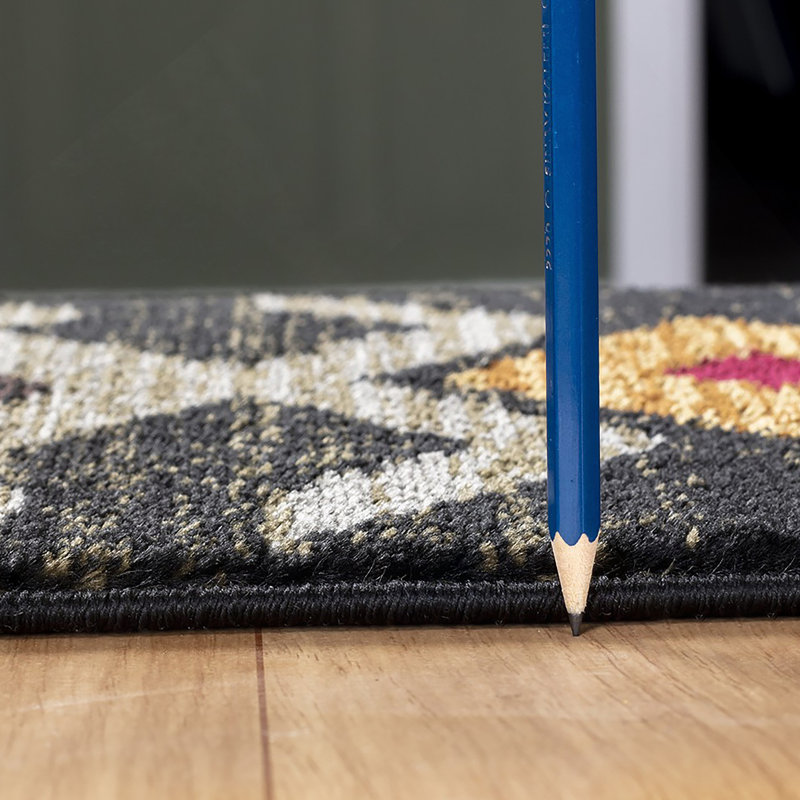 Tapis noir Tribes, Rectangle 5 pi 3 po x 7 pi 3 po