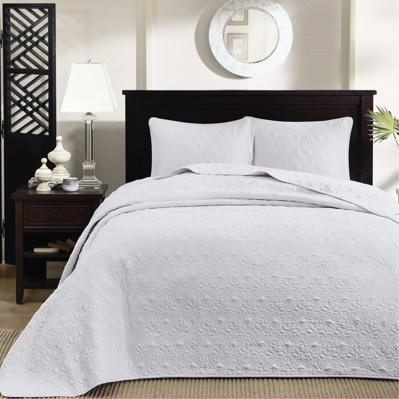 Couvre-lit réversible blanc pour très grand lit - Le matelassage décoratif en coton prélavé comprend deux taies décoratives lavables à la machine pour un caractère charmant.