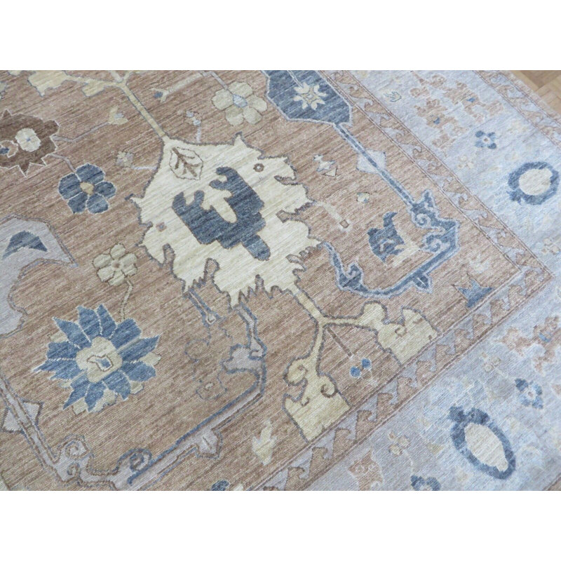 Tapis unique brun de 7 pi 9 po x 10 pi