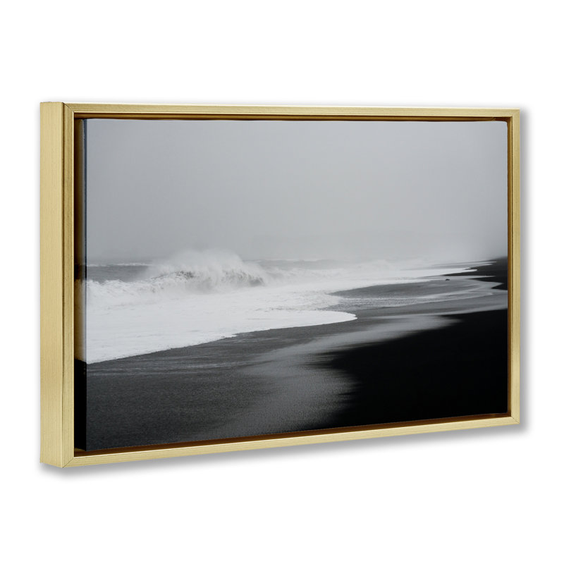 Cadre flottant Cresting Waves Black Sand Coast, design par Jade Sharp Photo, H 21 po x l 31 po