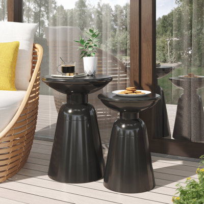 Tables d'appoint d'extérieur en fer avec design évasé, ensemble de 2