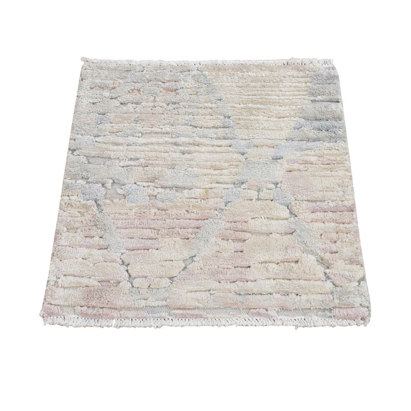 Tapis ivoire carré en soie nouvel âge 2 pi x 2 pi Vanhouten
