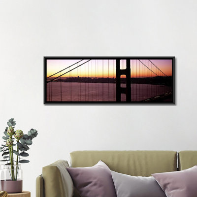 Pont suspendu au lever du soleil, pont Golden Gate, baie de San Francisco, San Francisco, Californie, États-Unis par Panoramic Images - Giclée sur toile tendue