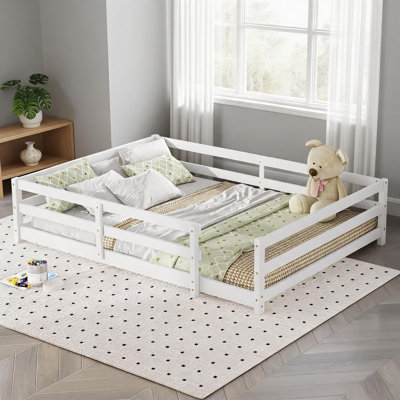 Lit de sol à profil bas avec clôture de sécurité Montessori Kids, structure pleine grandeur, bois massif, blanc éclatant