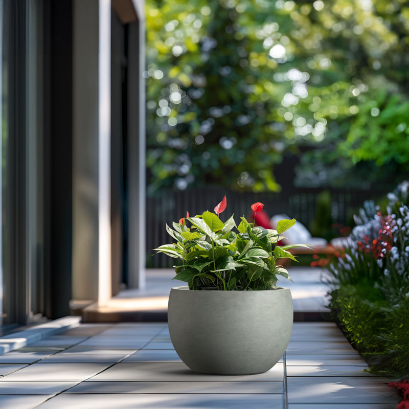 Pot à fleurs en ciment Highwoods, H 10,5 po x l 15 po x P 15 po, Gris sauge