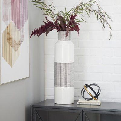 Cosmoliving By Cosmopolitan White Ceramic Modern Vase