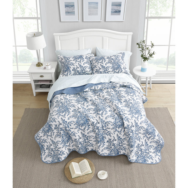 Delft Blue Floral Cotton Full Quilt Set with Shams