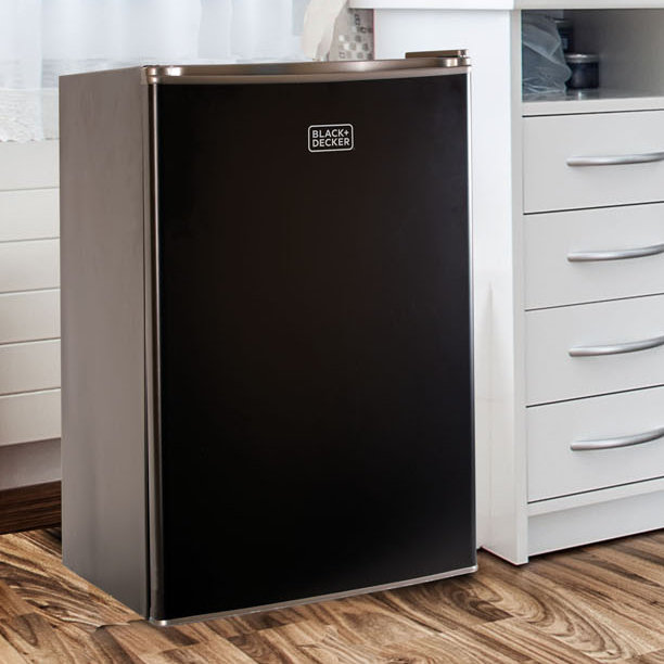 BCRK Series NOIR + DECKER 2,5 pi cu Mini réfrigérateur autoportant avec congélateur, Noir