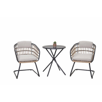 La chaise de salle à manger en osier-ENSEMBLE de 2 est conçue pour élever votre patio, votre balcon ou votre jardin dans un endroit confortable et élégant pour la détente et la connexion.