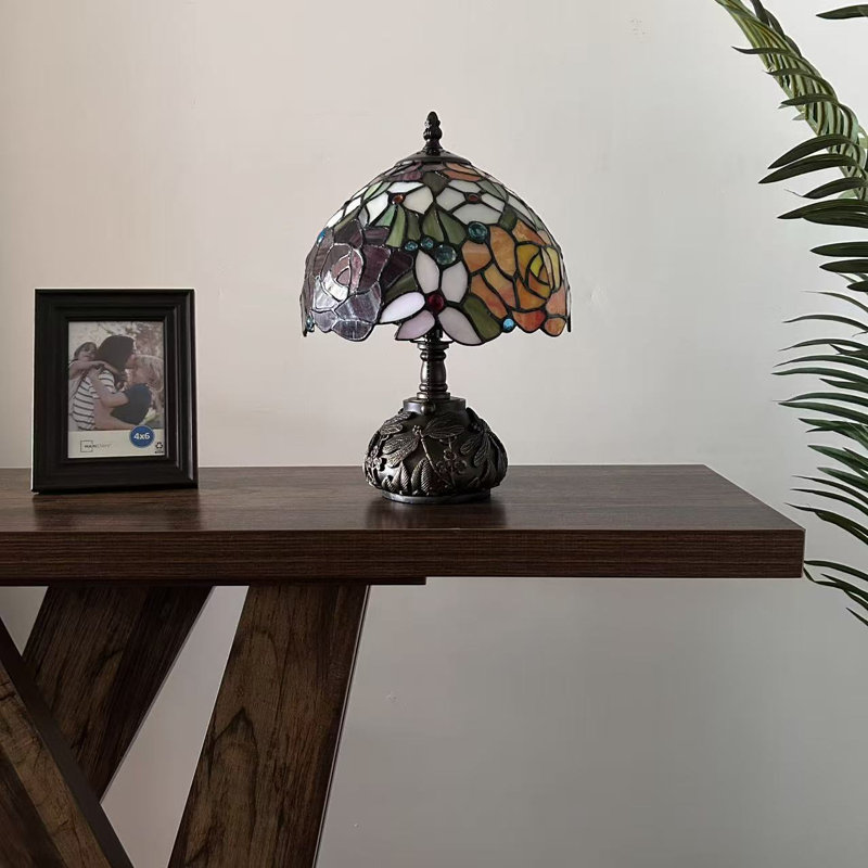 Lampe de table Harumi Tiffany en verre teinté orange rouge à base de libellule DEL l 10 po x P 10 po x H 14 po