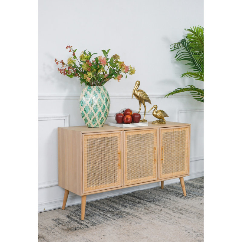 Armoire décorative en bois avec trois portes et armoire en bois