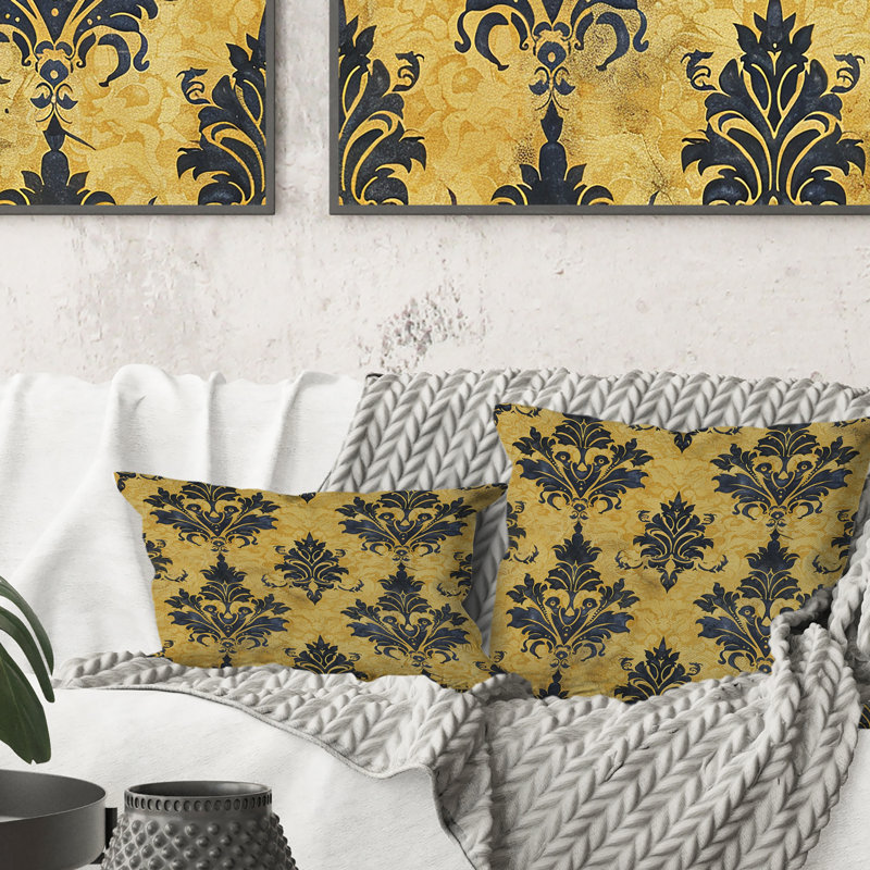 Coussin Royal, H 16 po x l 16 po