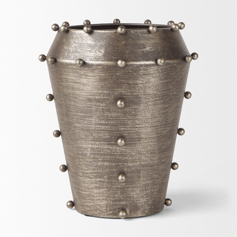 Petit vase en métal champagne avec clous, Argent argent, H 9,06 po x l 7,09 po x P 7,09 po