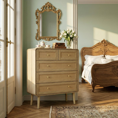 Commode en bois à 5 tiroirs avec façades en rotin H 39,8 po Ceriyah
