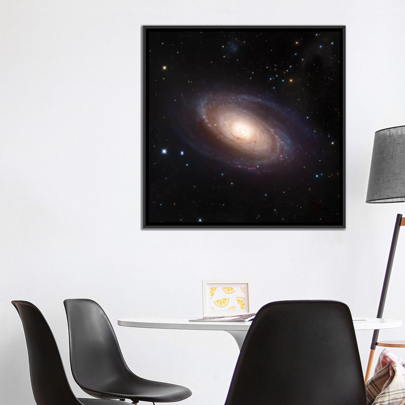 «M81, Spiral Galaxy in Ursa Major II», impression sur toile, H 18 po x l 18 po x P 1,5 po, Toile avec cadre noir