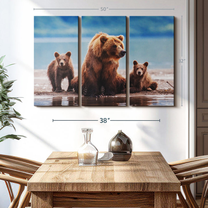 «Kamhatka Bear Family», 3 pièces sur toile, H 32 po x l 50 po x P 1,25 po