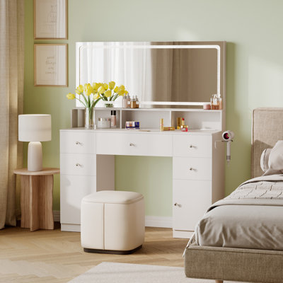 Modern Elegant Vanity Table With Adjustable Lighting