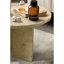 Table basse 17,7 pouces ronde en marbre véritable beige avec base en acier doré, petite table en pierre naturelle pour le salon
