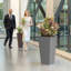 Grand pot de fleurs fuselé en métal-563055627-563055628