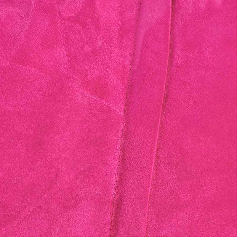Fauteuil à billes cylindrique en suède 4 pieds Michael, Polyester fuchsia, H 25 po x l 50 po x P 35 po