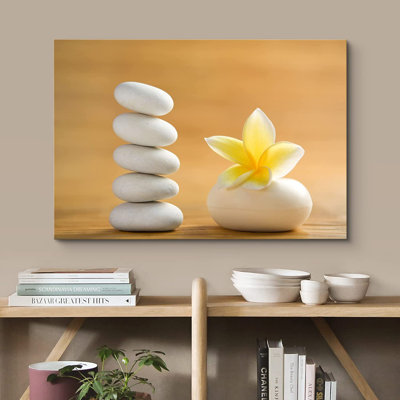 «Zen Stones with Blooming White Plumeria», reproduction de photo sur toile tendue