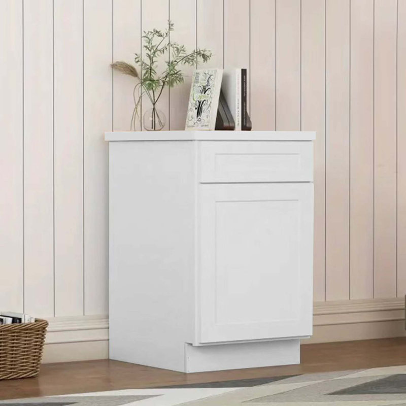 Armoire Shaker, H 34,5 po x l 9 po x P 24 po