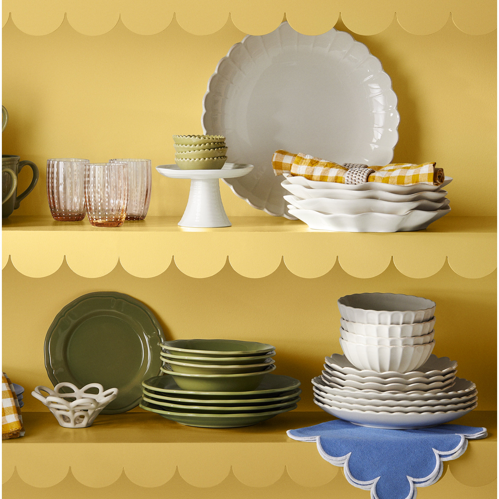 French Perle Scallop White Scallop 4-Piece Place Setting (Service for 1)