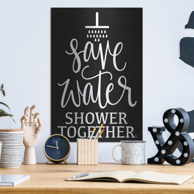 «Shower Together» par Fearful Made Creations, art mural en métal, 24 po x 36 po