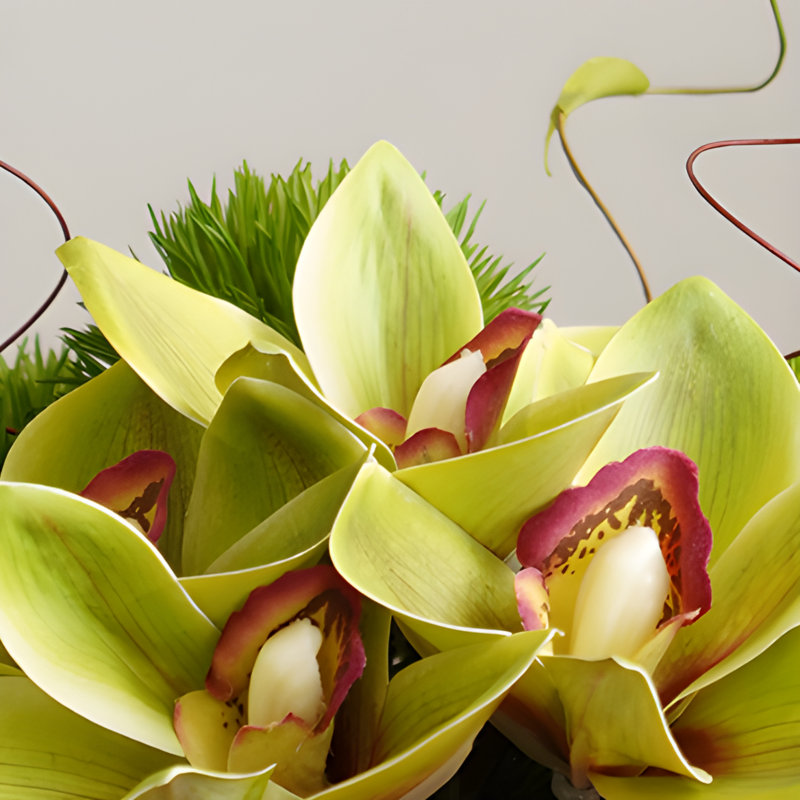 Ornements de fleurs simulées