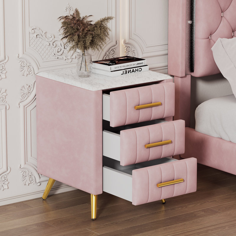 Table de chevet rembourrée en velours avec 3 tiroirs, pieds et poignées en métal, table de chevet à plateau marbré - rose