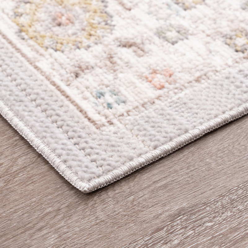 Tapis traditionnel crème en polyester Camilla, Rectangle 5 pi x 7 pi