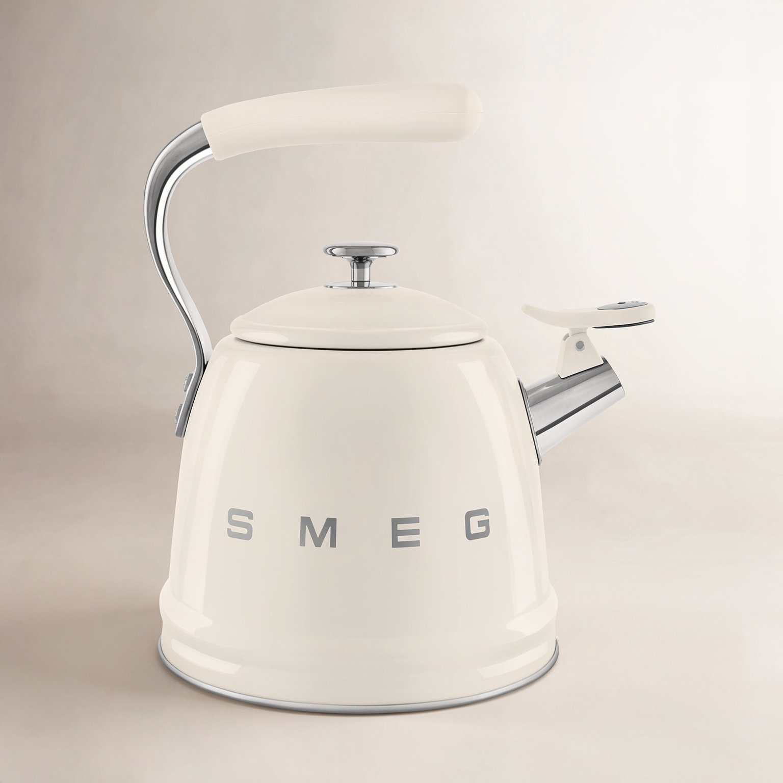 SMEG 50s Style Whistling Stovetop Kettle, Cream