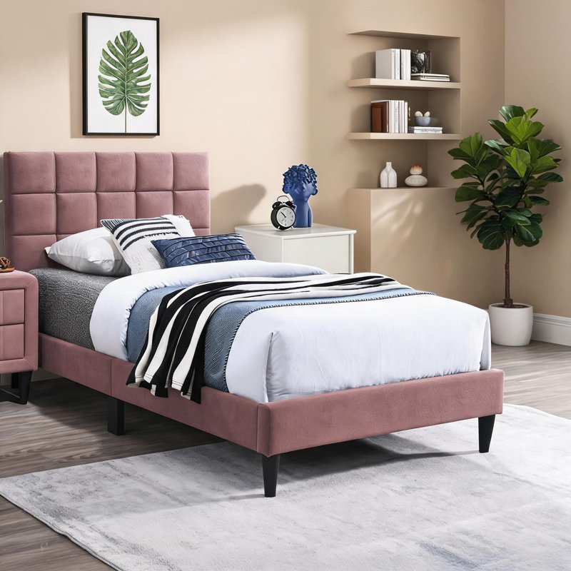 Tête de lit tapissier douce et douce en tissu d'ameublement rose et doux avec pieds de soutien
