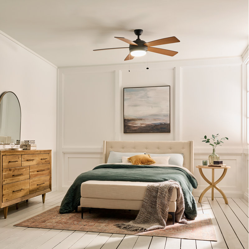 Ventilateur de plafond standard à DEL à 5 pales de 52 po avec chaîne de traction et ensemble d'éclairage inclus Starkk
