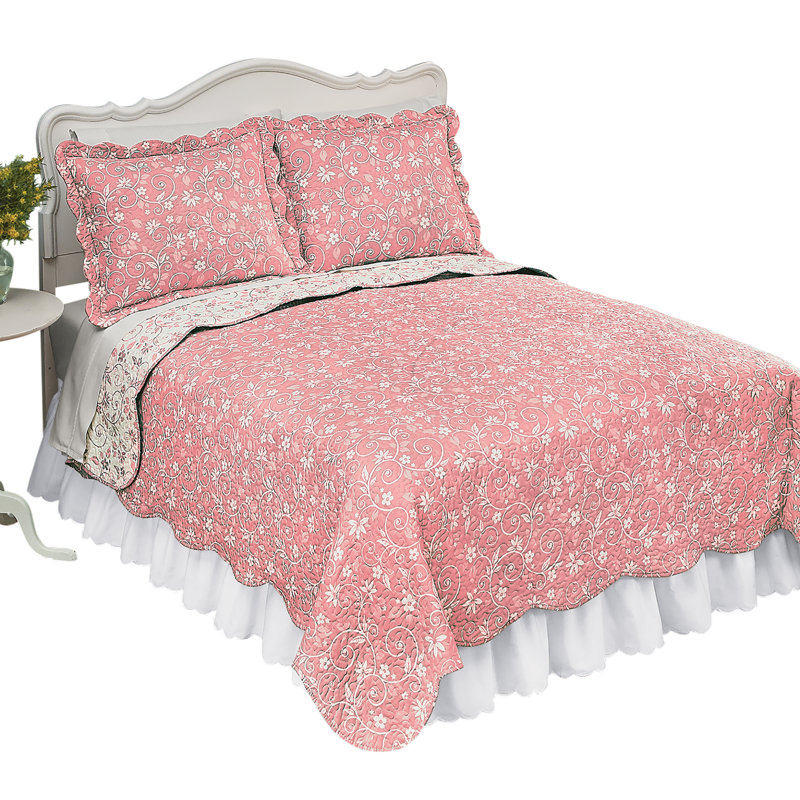 King Rose Reversible Floral Quilt with Scalloped Edges