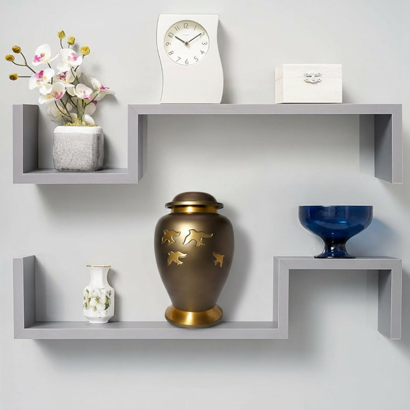 URN antique avec motif d'oiseau