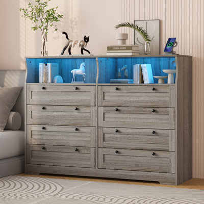 Commodes à 8 tiroirs en bois pour la chambre à coucher avec lumières DEL, station de charge et tablette ouverte, commode en bois, commode de style maison de campagne pour le salon, couloir, téléviseur d'entrée de 65 po