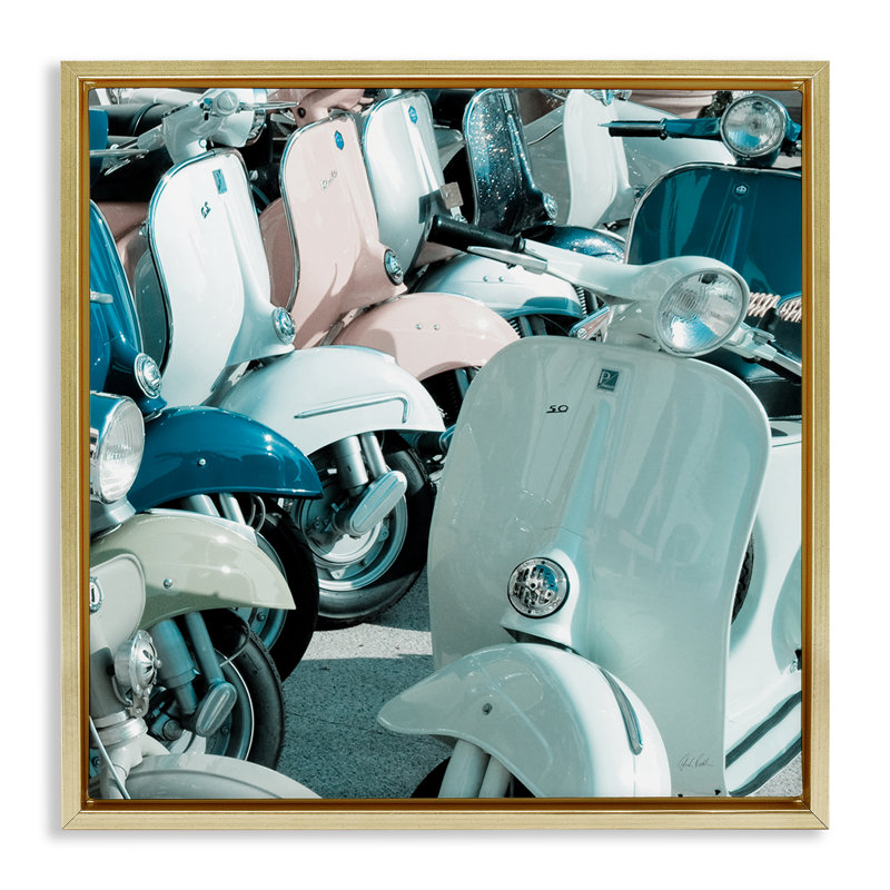 Art mural encadré «Lined Up Italian Scooters» par Deborah Revell, H 18 po x l 18 po, Cadre flottant métallique doré