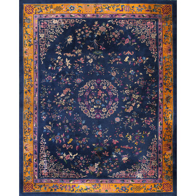 Tapis chinois antique à motif de médaillon floral