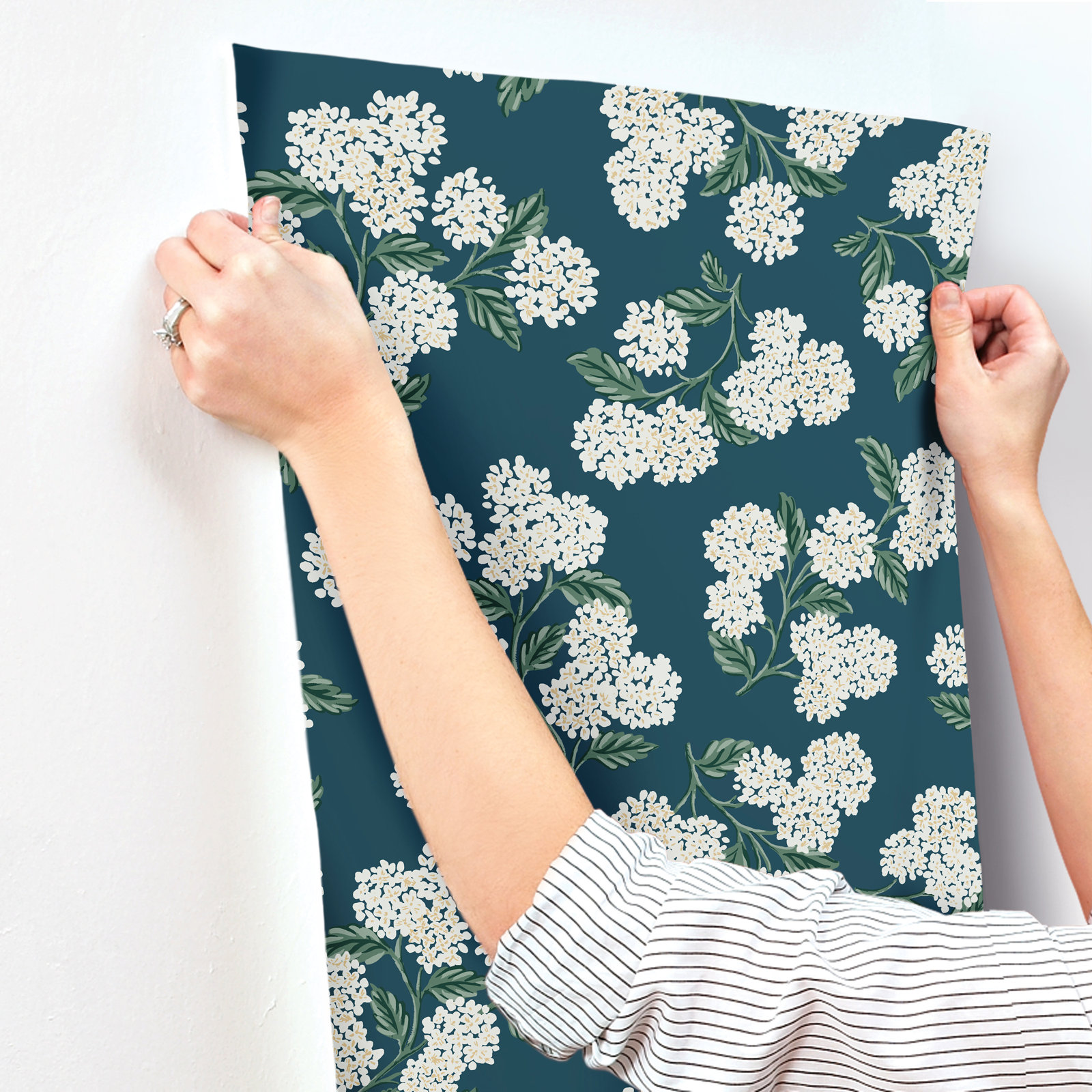 Hydrangea 27' x 27" Wallpaper, Blue