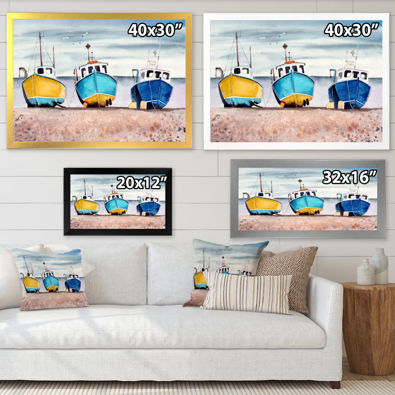 Trois bateaux de pêche colorés sur une plage de sable - reproduction sur toile, H 30 po x l 40 po x P 1,5 po