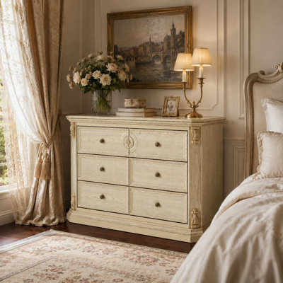 Commode 6 tiroirs l 41,7 po - Structure en bois massif, accents sculptés en résine, finition dorée irisée