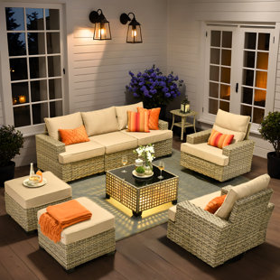 Canapé d'extérieur en rotin tissé avec table de bout lumineuse et fauteuil pivotant