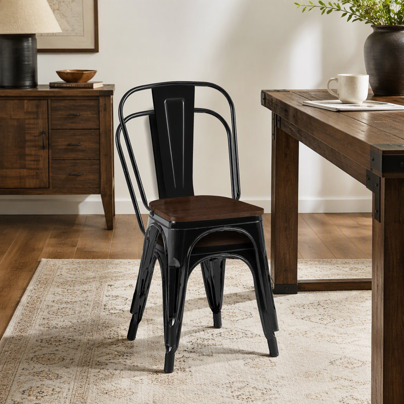 Ensemble de 2 chaises de salle à manger industrielles en métal noir lustré avec siège en bois de noyer empilable d'une hauteur de 18 pouces, intérieur extérieur, surface légère facile à nettoyer, assemblage facile, conception moderne durable