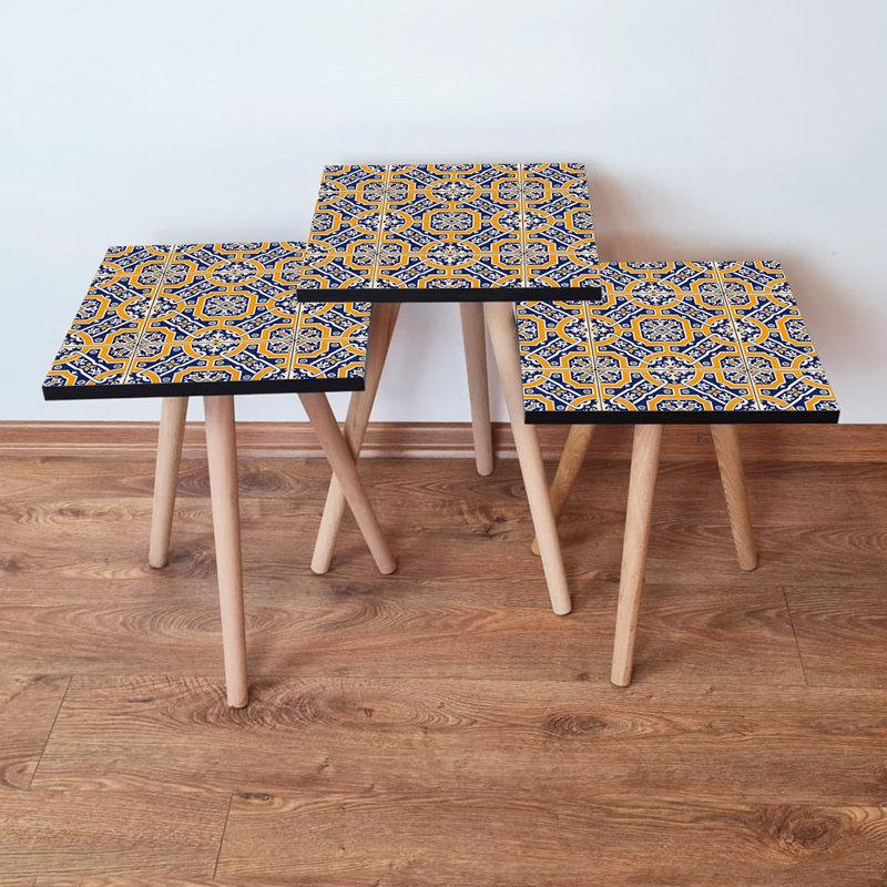 Élégantes tables gigognes (3 pièces), motif géométrique bleu marine et orange, 13,8 po x 20,5 po x 13,8 po | 100% panneau de fibres à densité moyenne avec pieds en bois de hêtre, parfait pour le salon et la décoration moderne, meubles élégants et fonctionnels