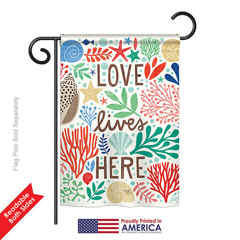 Drapeau de jardin en polyester à 2 côtés Love Lives Here, H 28 po x l 40 po