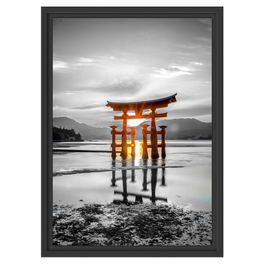 Gerahmtes Wandbild schönes Torii in Miyajima