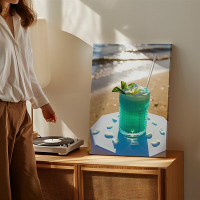 Toile Un Smoothie turquoise rafraîchissant repose sur un verre texturé sur un art mural