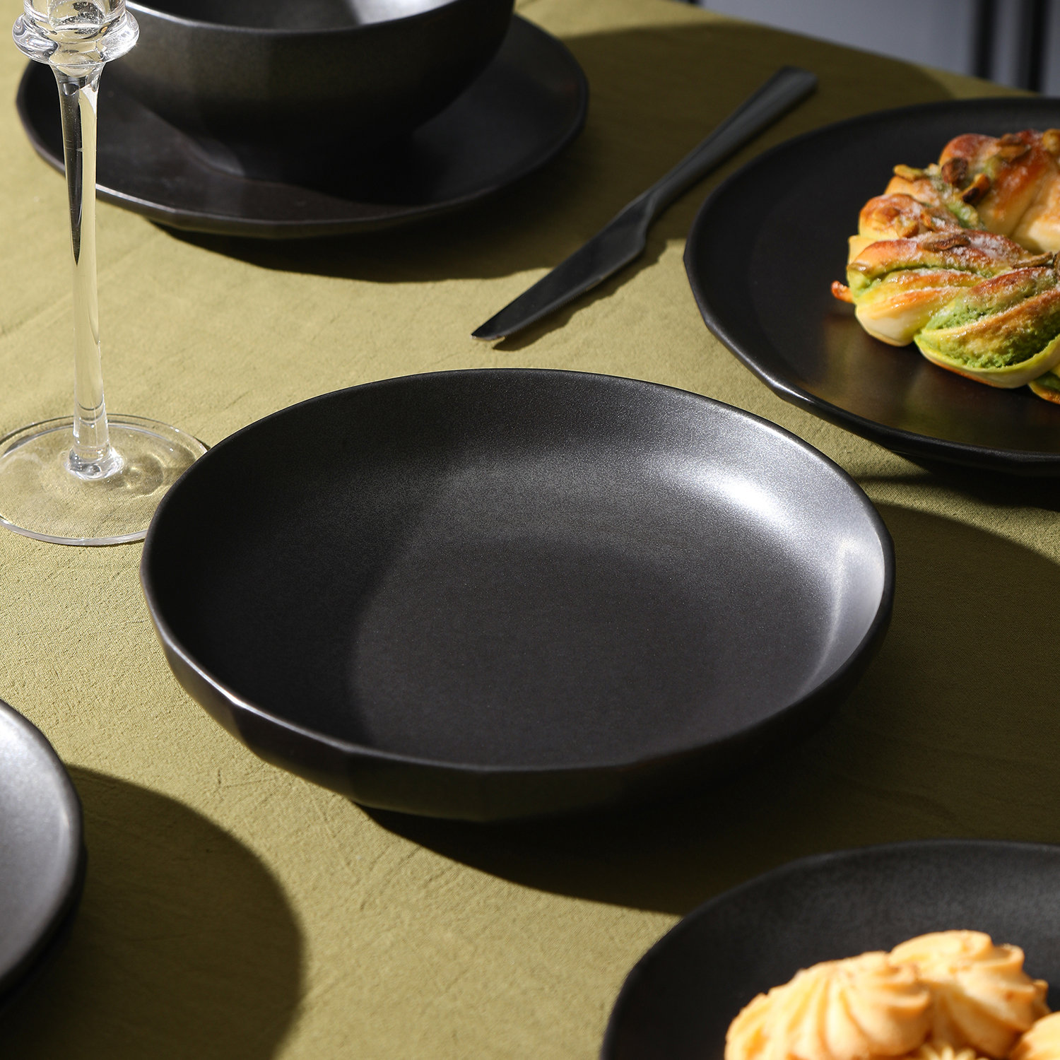 Rio Stoneware Pasta Bowl, Black